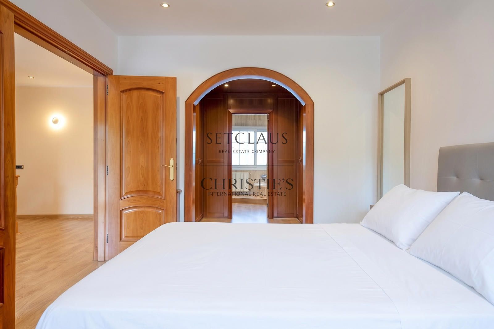 Comprar Chalet independiente con piscina, 5 habitaciones y vistas en Alella foto 24