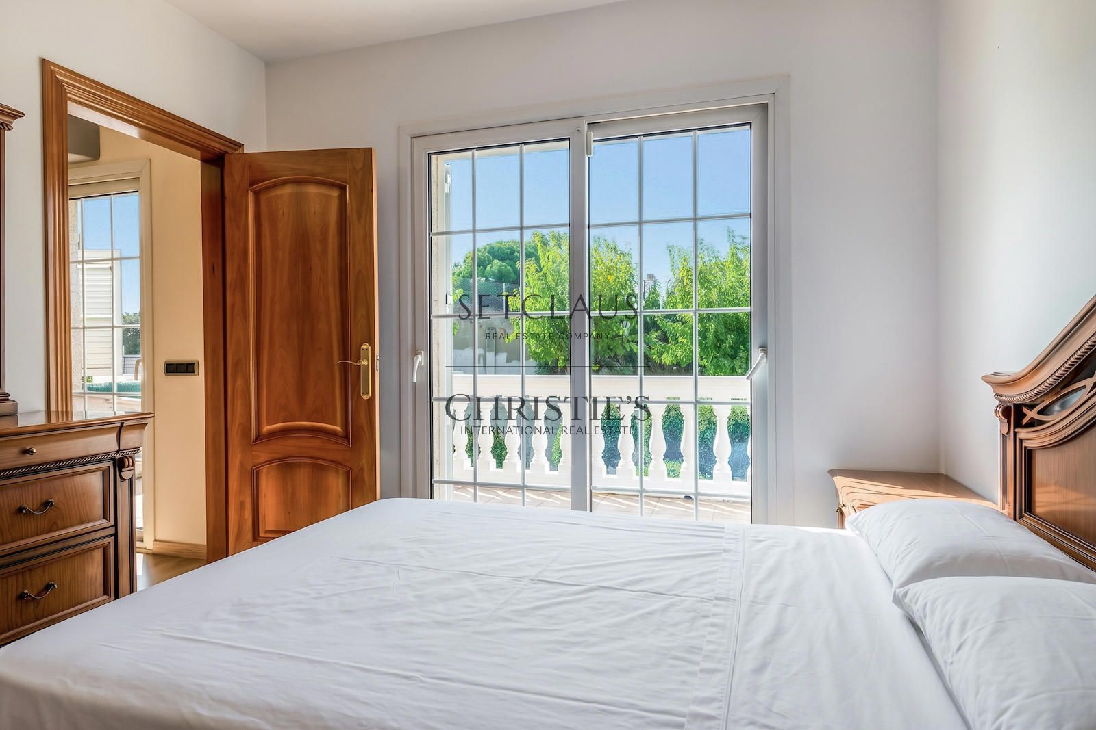 Comprar Chalet independiente con piscina, 5 habitaciones y vistas en Alella foto 31