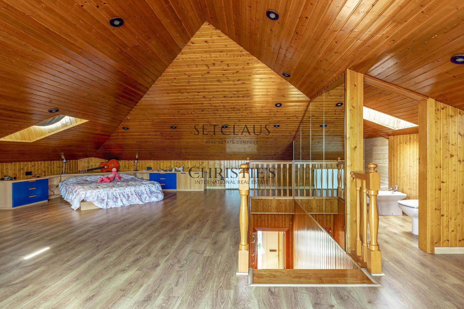 Comprar Chalet independiente con piscina, 5 habitaciones y vistas en Alella foto 35