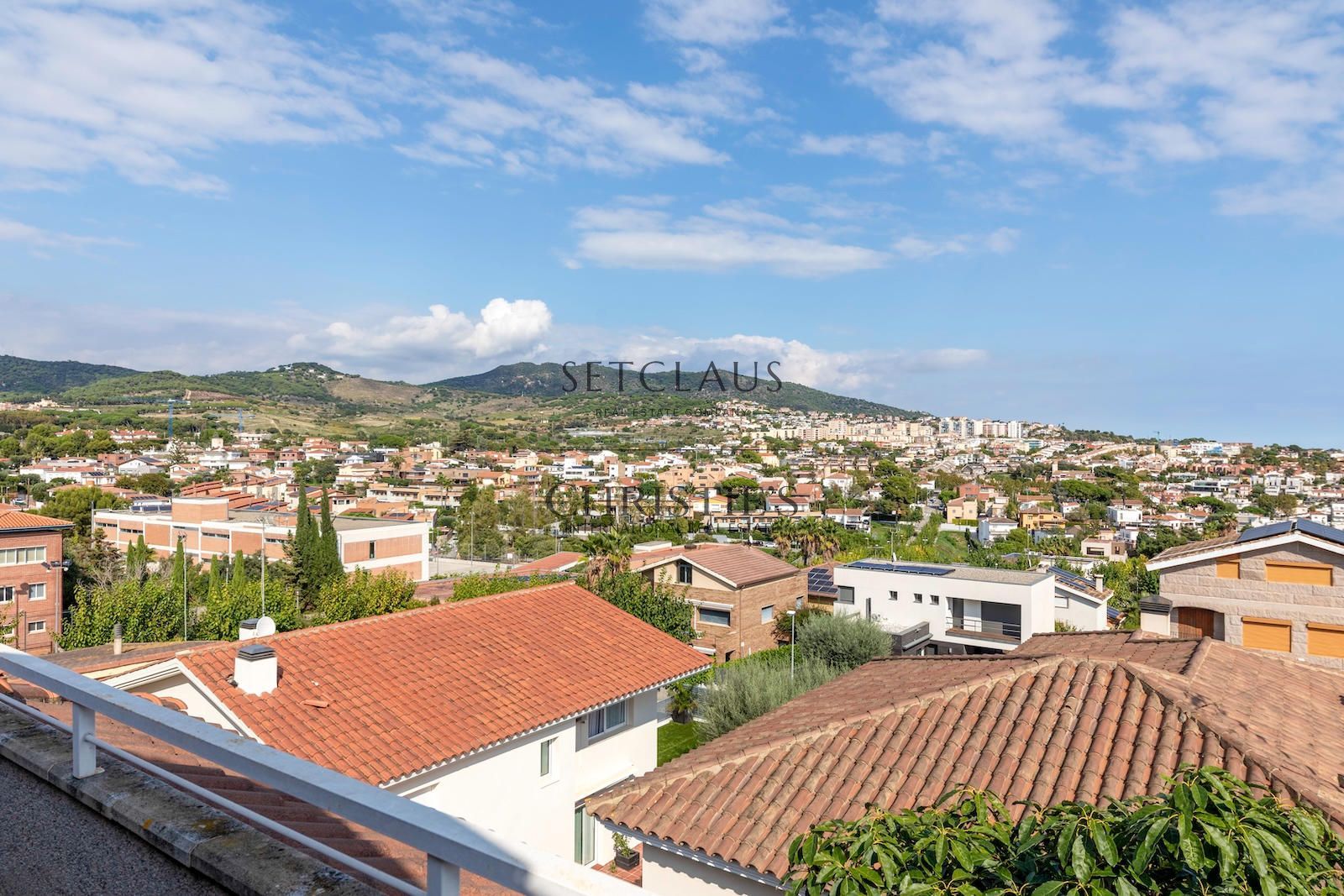 Comprar Chalet independiente con piscina, 5 habitaciones y vistas en Alella foto 40