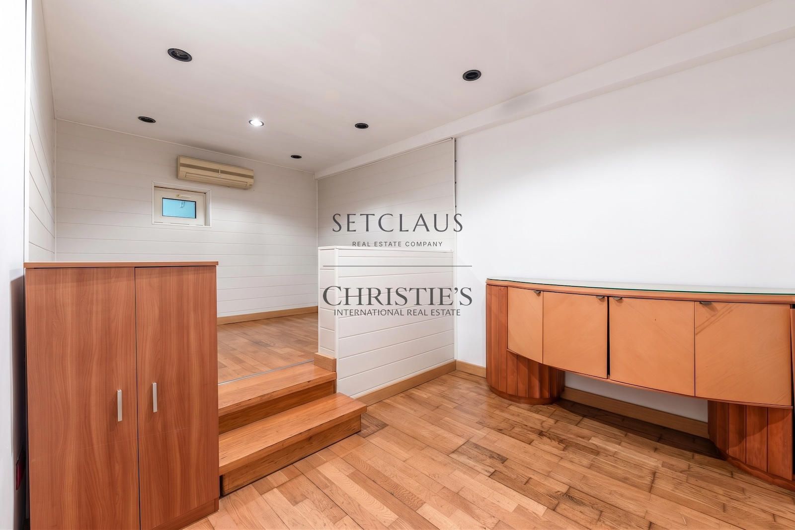 Comprar Chalet independiente con piscina, 5 habitaciones y vistas en Alella foto 41