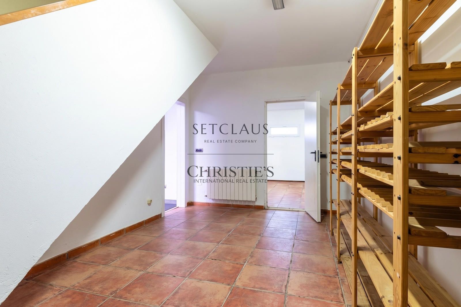 Comprar Chalet independiente con piscina, 5 habitaciones y vistas en Alella foto 42
