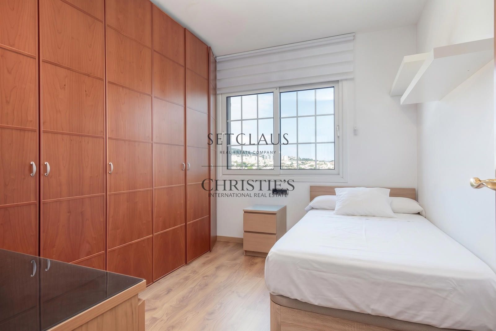 Comprar Chalet independiente con piscina, 5 habitaciones y vistas en Alella foto 34