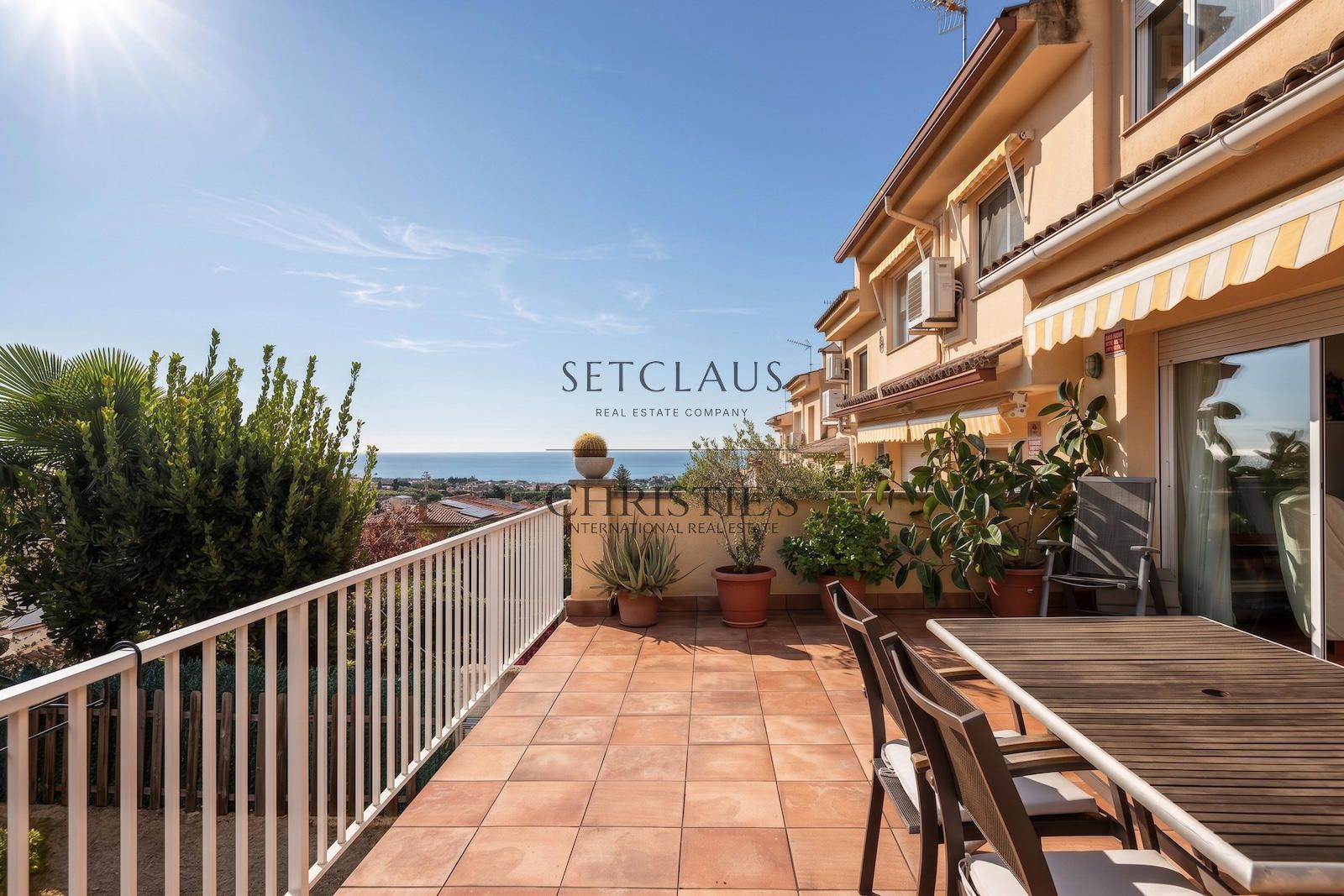 Inmueble Casa en venta en Alella con 5 habitaciones, terraza con vistas panorámicas y posibilidad de apartamento independiente foto 3