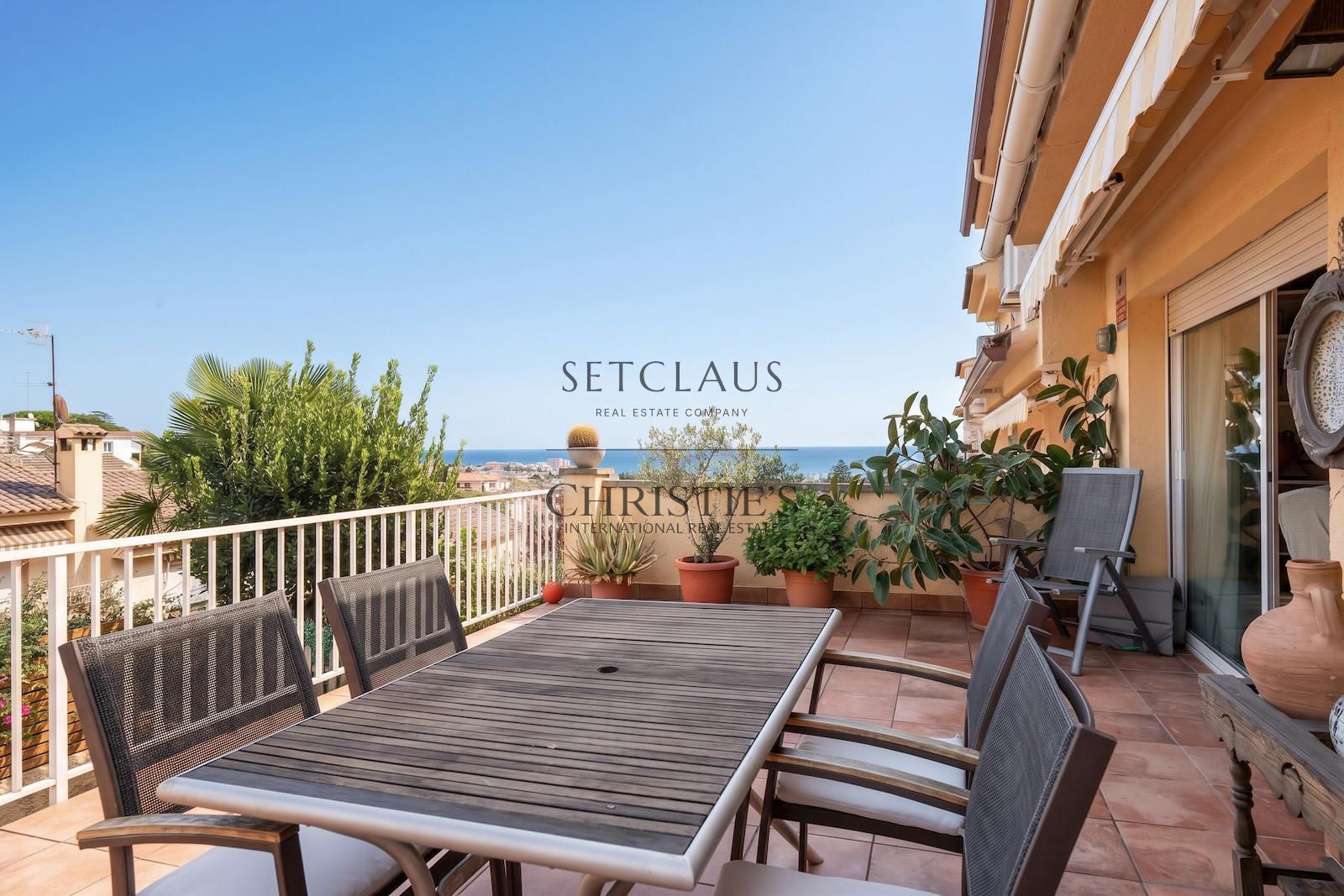 Inmueble Casa en venta en Alella con 5 habitaciones, terraza con vistas panorámicas y posibilidad de apartamento independiente foto 1