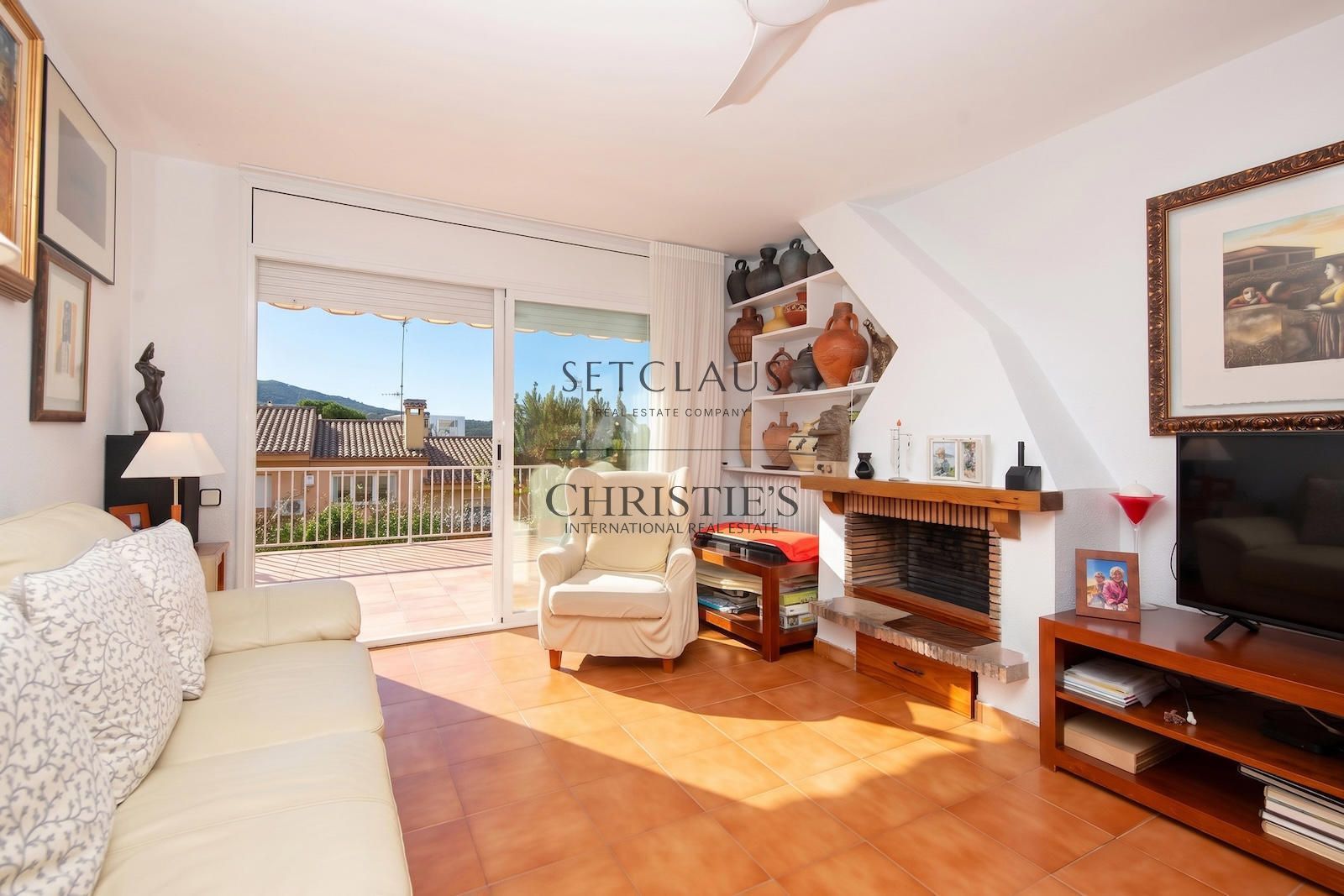 Inmueble Casa en venta en Alella con 5 habitaciones, terraza con vistas panorámicas y posibilidad de apartamento independiente foto 4