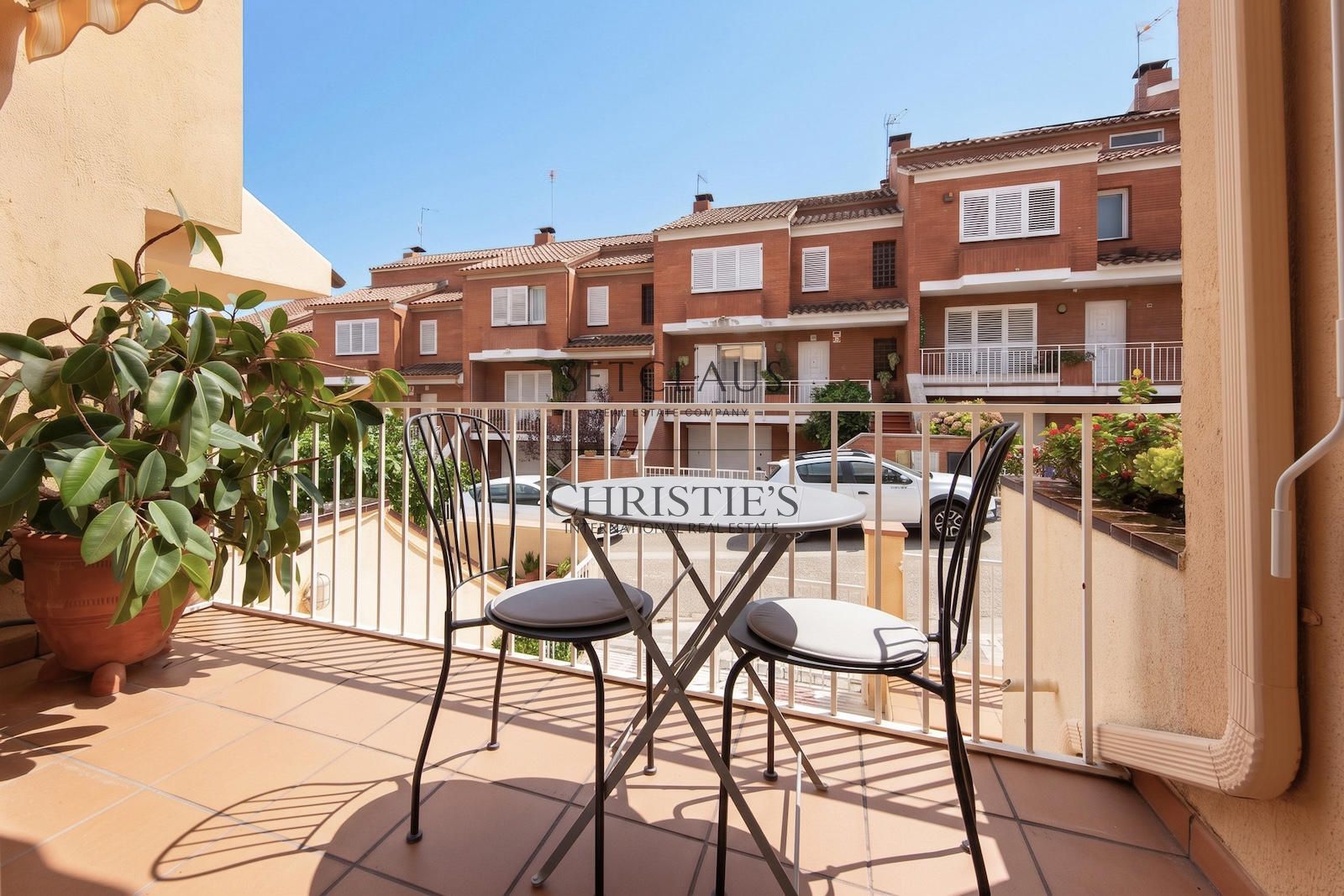 Inmueble Casa en venta en Alella con 5 habitaciones, terraza con vistas panorámicas y posibilidad de apartamento independiente foto 10