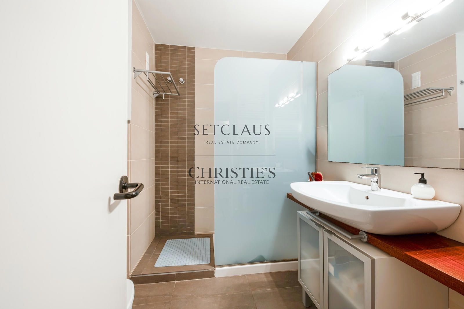 Inmueble Casa en venta en Alella con 5 habitaciones, terraza con vistas panorámicas y posibilidad de apartamento independiente foto 26