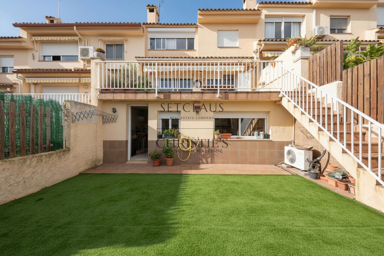 Inmueble Casa en venta en Alella con 5 habitaciones, terraza con vistas panorámicas y posibilidad de apartamento independiente foto 2