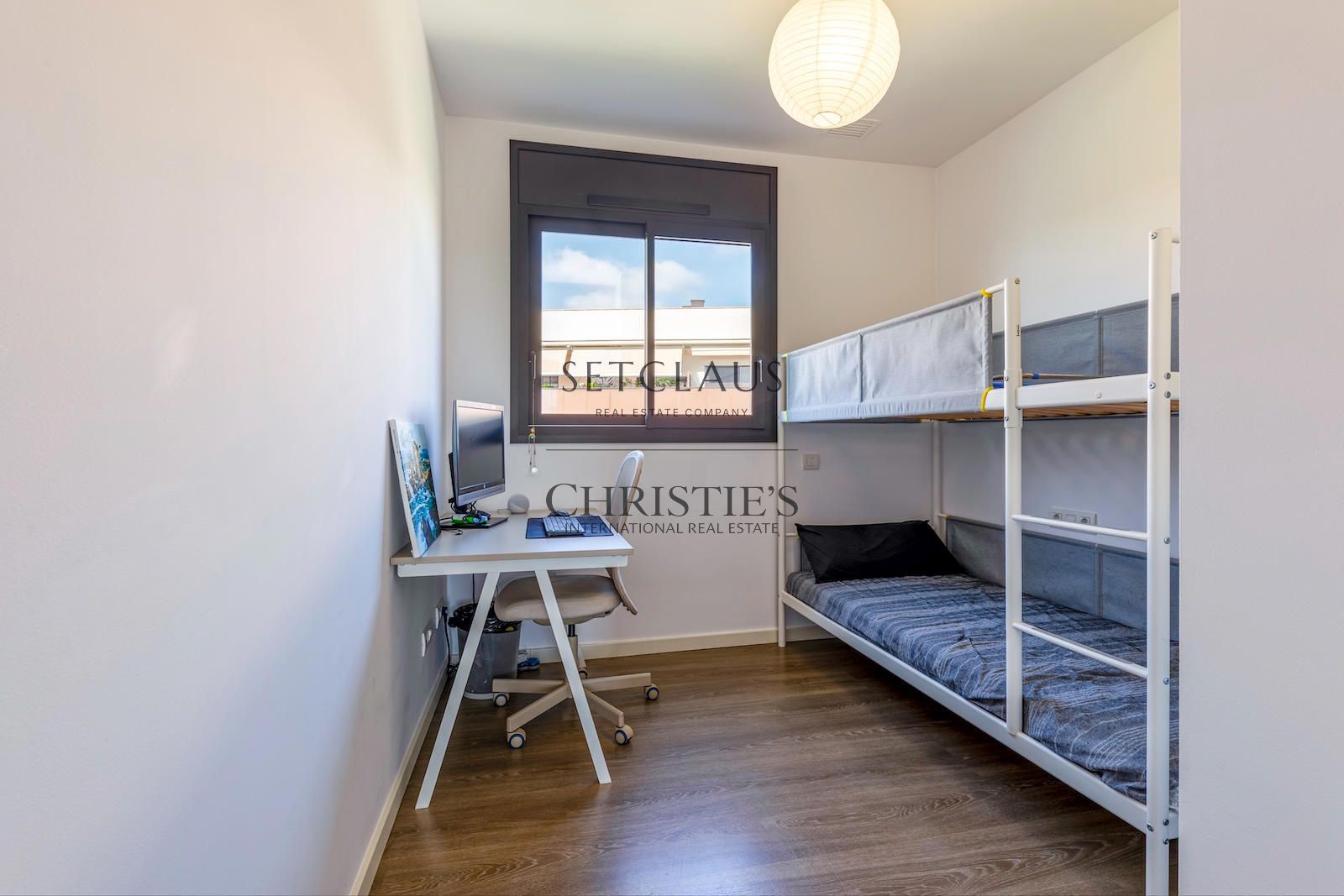 Comprar Àtic amb terrassa de 15 m², zona comunitària i pàrquing doble foto 14