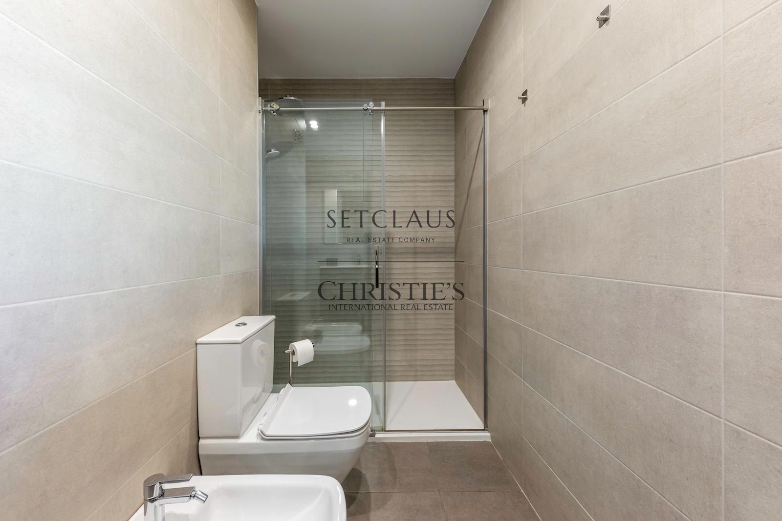 Comprar Àtic amb terrassa de 15 m², zona comunitària i pàrquing doble foto 12