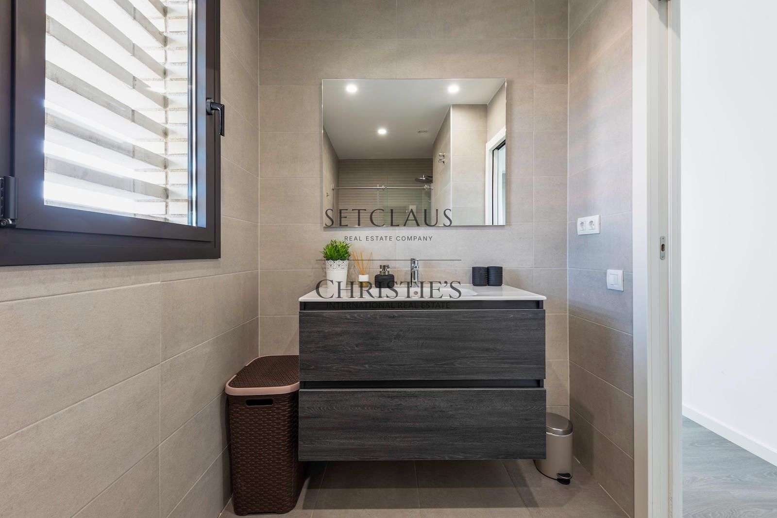 Comprar Àtic amb terrassa de 15 m², zona comunitària i pàrquing doble foto 11