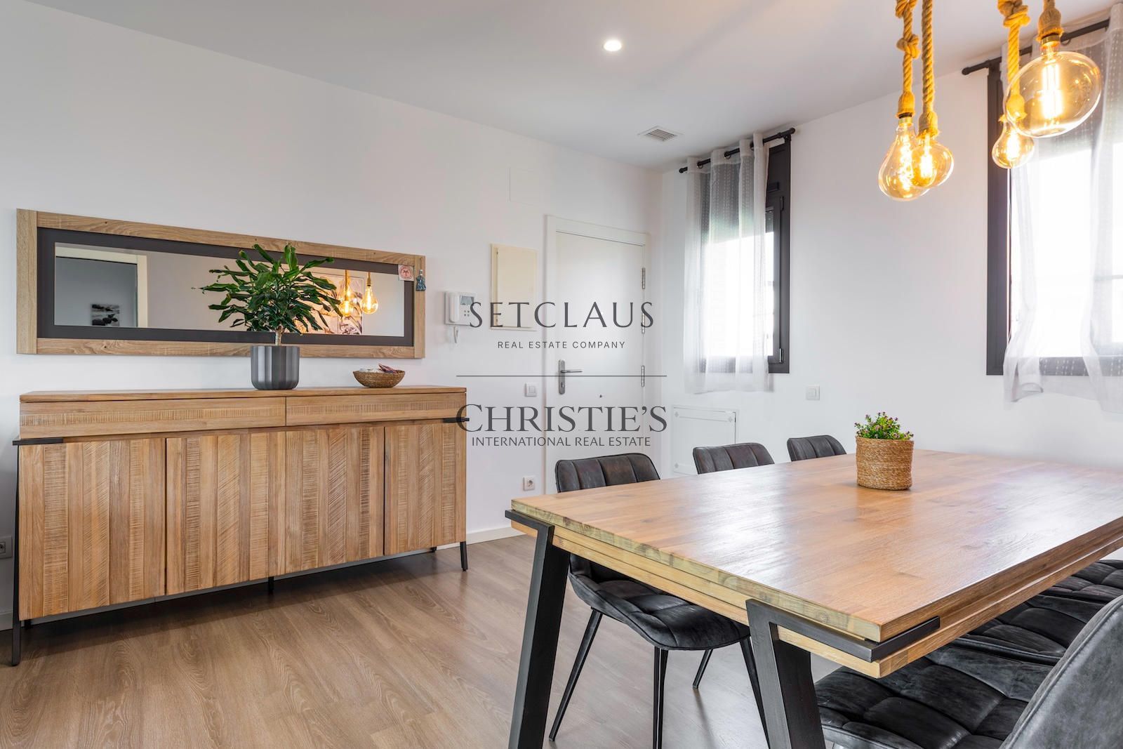 Comprar Àtic amb terrassa de 15 m², zona comunitària i pàrquing doble foto 5