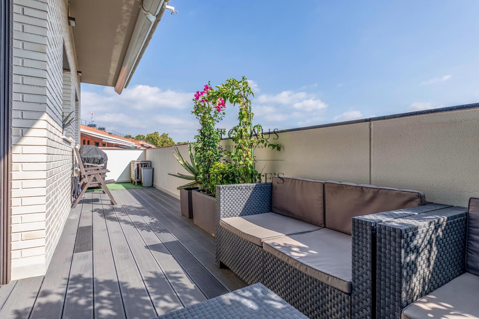 Comprar Àtic amb terrassa de 15 m², zona comunitària i pàrquing doble foto 2
