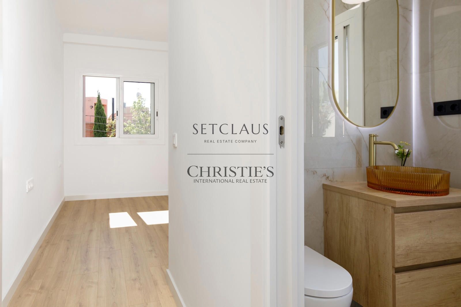 Comprar Casa reformada con jardín y piscina privada en Alella foto 18