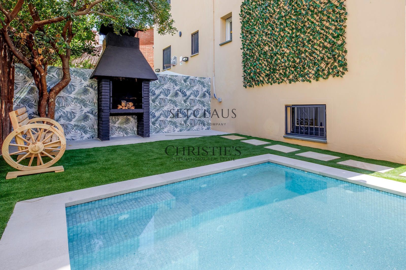 Comprar Casa reformada con jardín y piscina privada en Alella foto 26