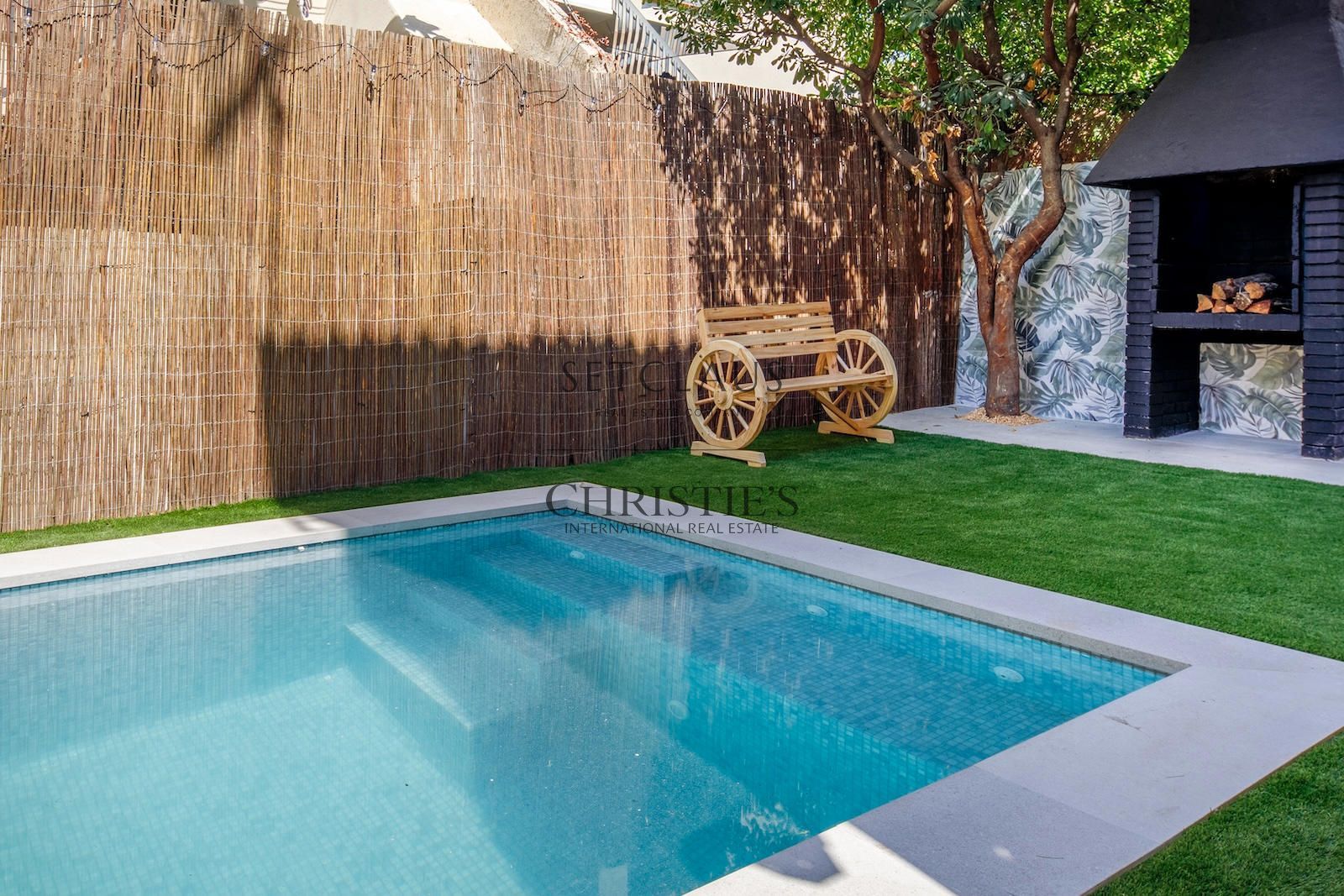 Comprar Casa reformada con jardín y piscina privada en Alella foto 27