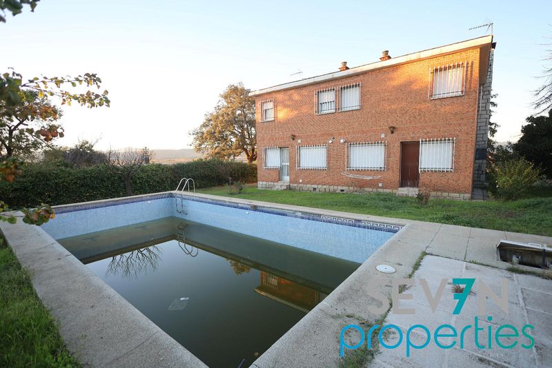Chalet Independiente en venta Calalberche, Toledo. Ref: 1050. Seven Properties