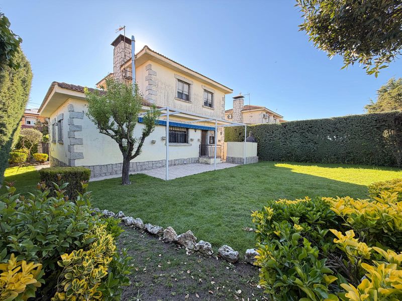 Chalet Independiente en venta Camarena, Toledo. Ref: 1697. Seven Properties