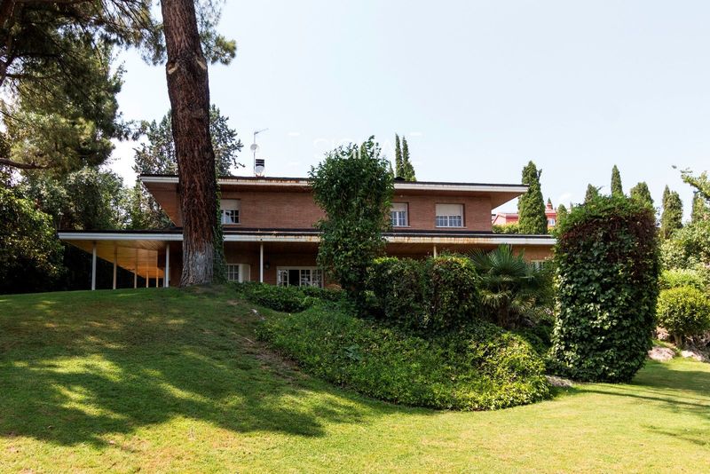 Chalet Independiente en venta Madrid. Ref: 1067. Domus Aurea Capital