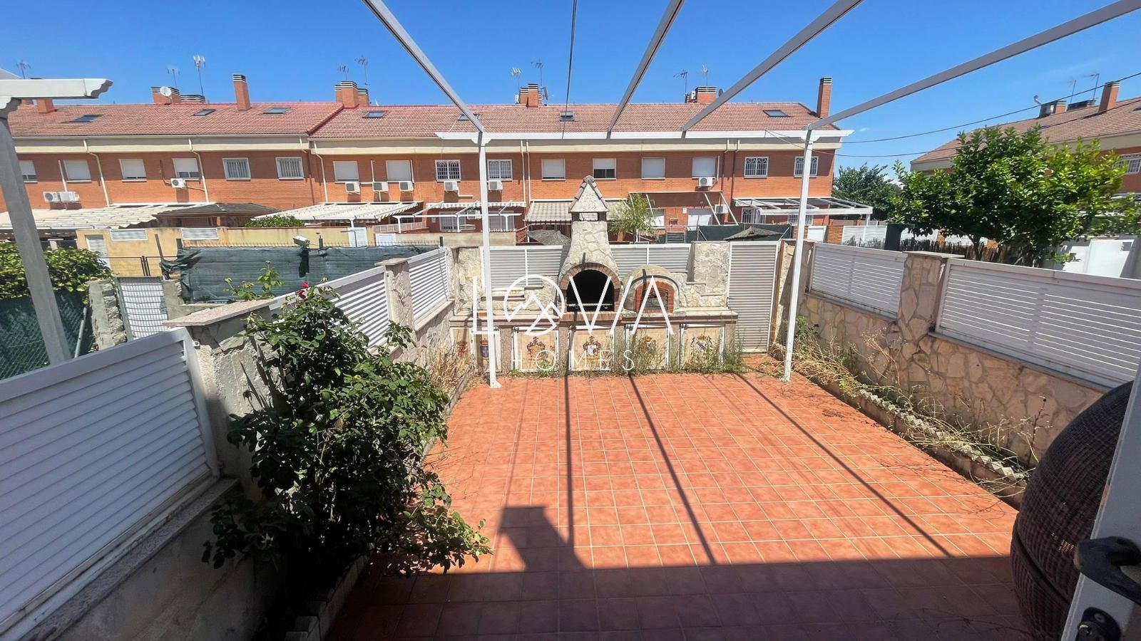 Chalet Adosado en urbanización con piscina en Parla - Foto 14