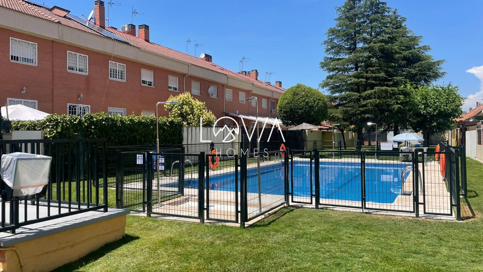 Chalet Adosado en urbanización con piscina en Parla - Foto 30