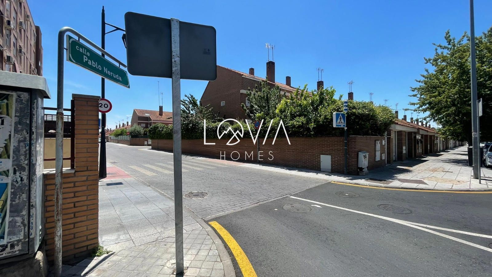 Chalet Adosado en urbanización con piscina en Parla - Foto 32