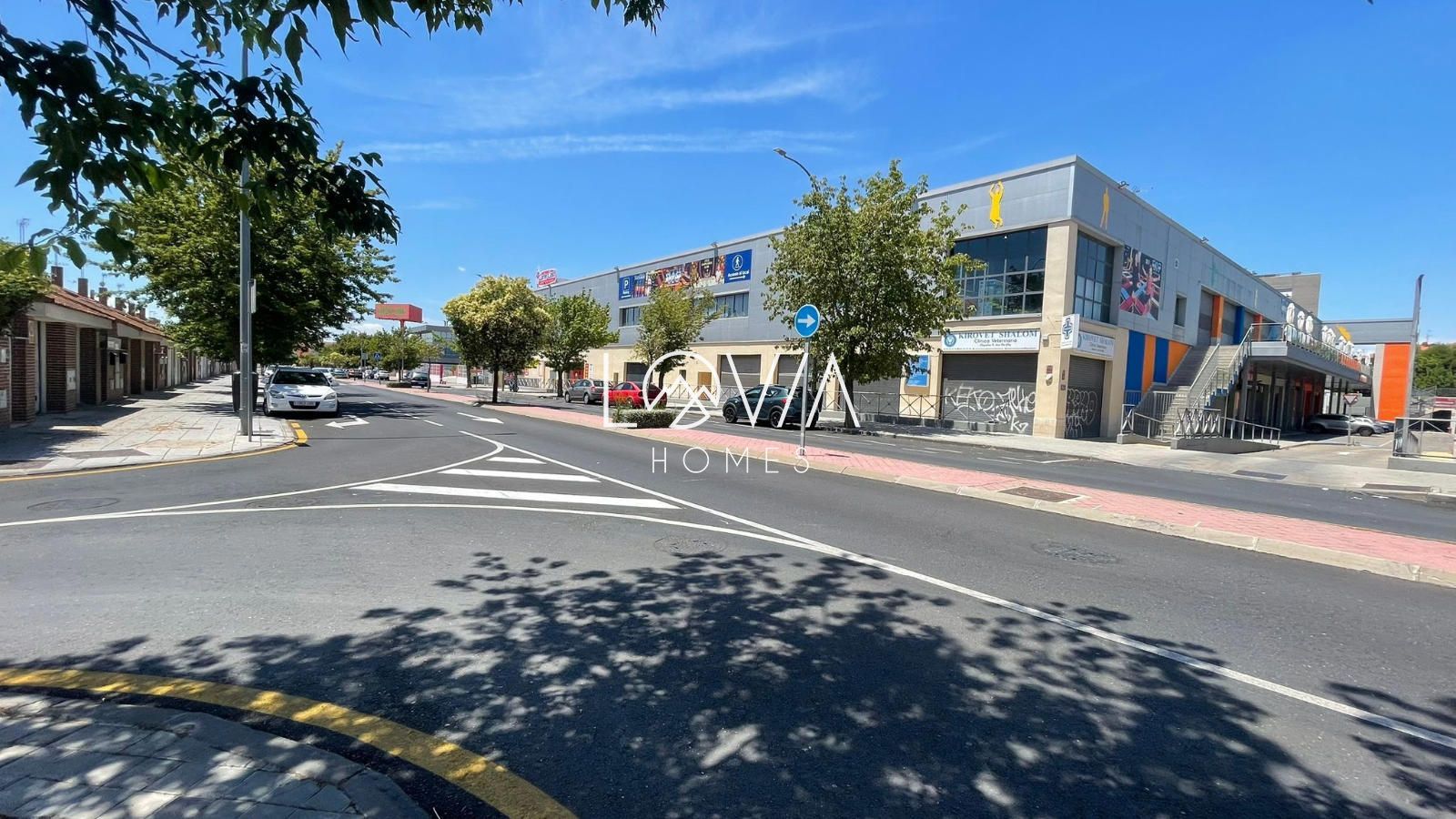 Chalet Adosado en urbanización con piscina en Parla - Foto 37