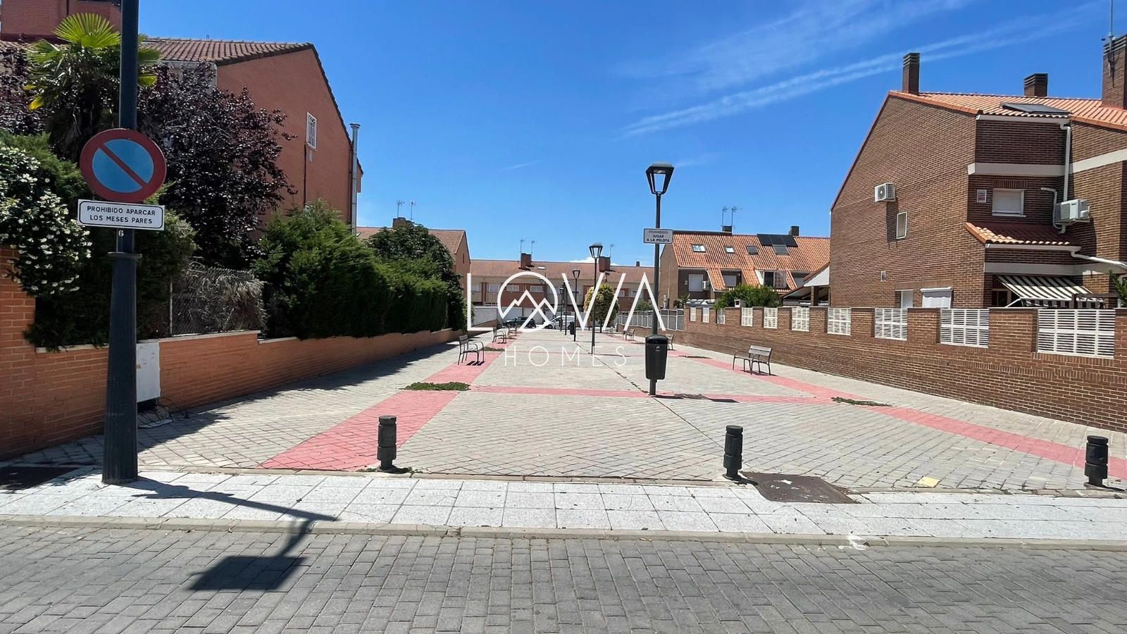 Chalet Adosado en urbanización con piscina en Parla - Foto 34