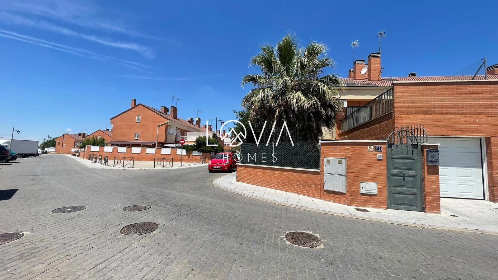 Chalet Adosado en urbanización con piscina en Parla - Foto 40
