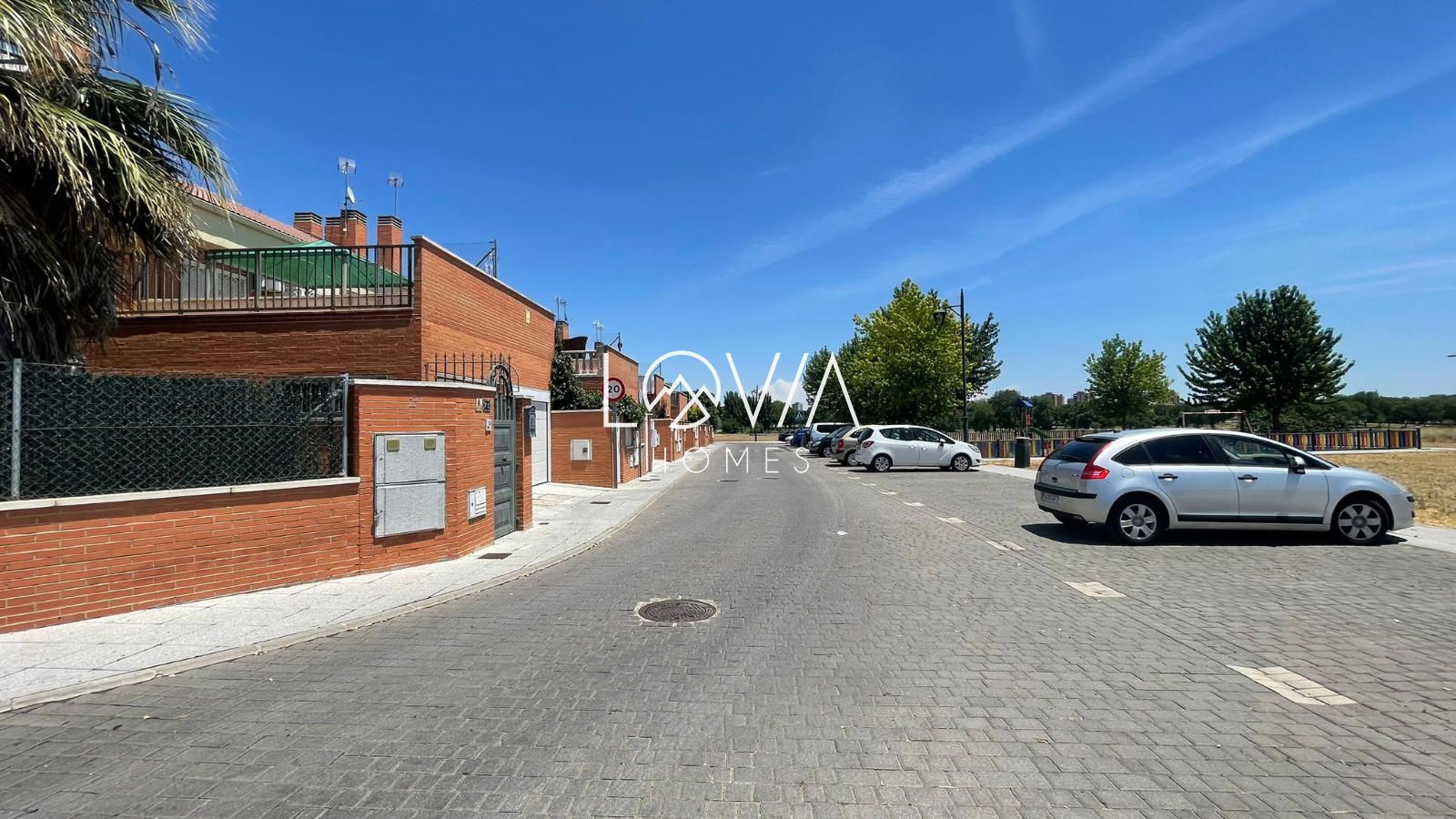 Chalet Adosado en urbanización con piscina en Parla - Foto 41