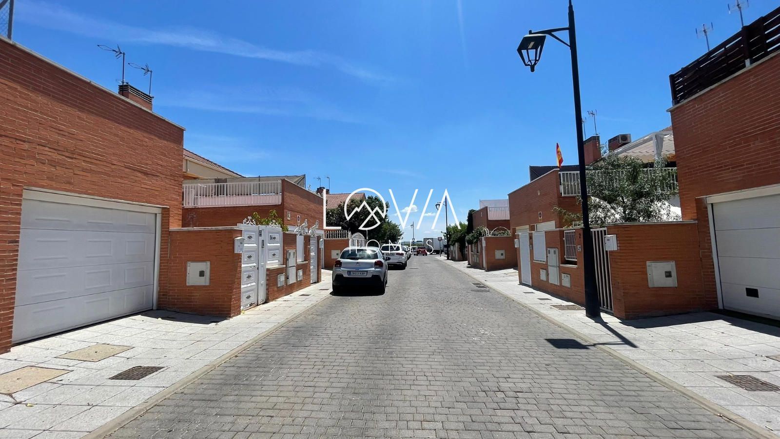 Chalet Adosado en urbanización con piscina en Parla - Foto 35