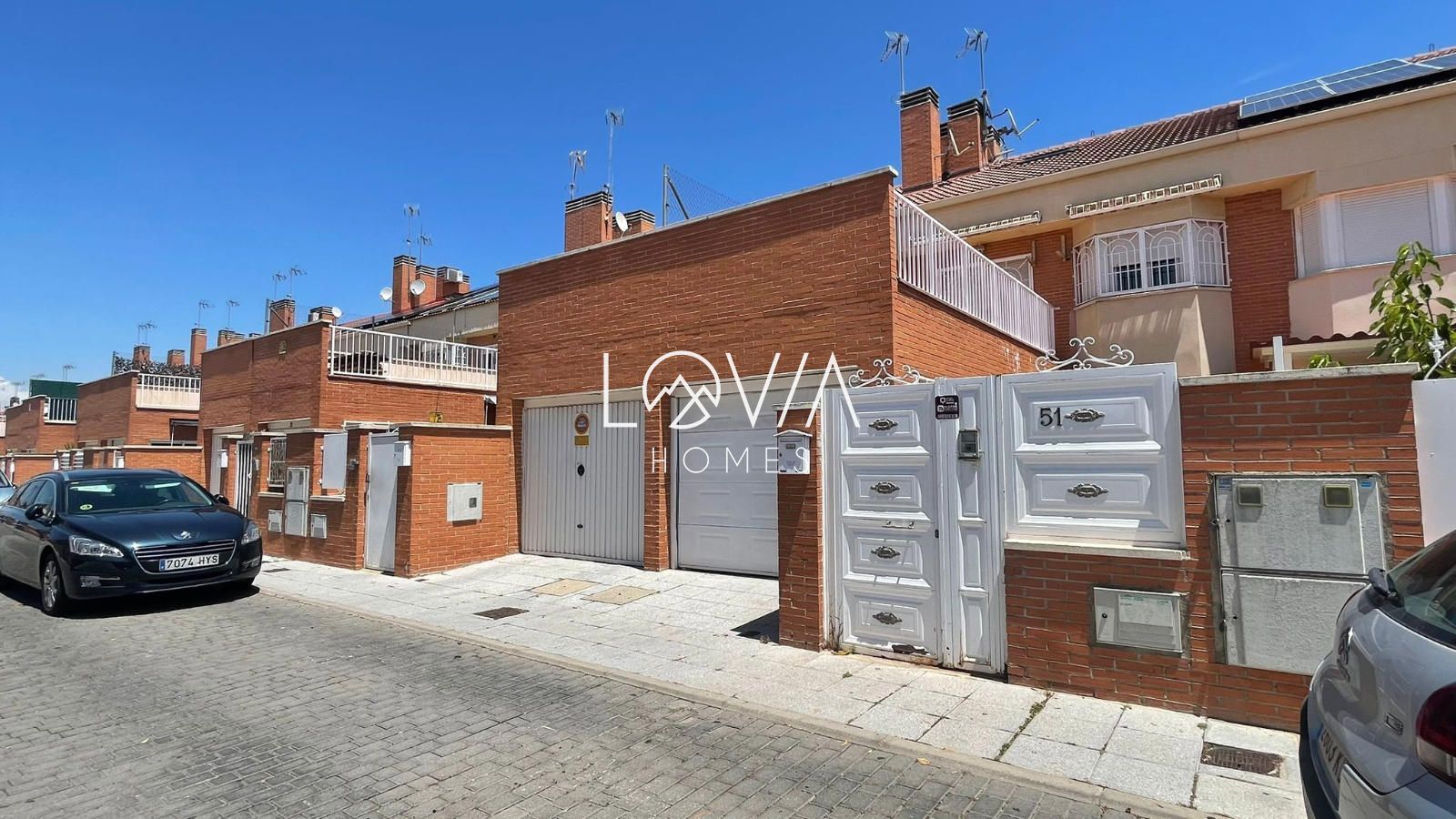 Chalet Adosado en urbanización con piscina en Parla - Foto 2
