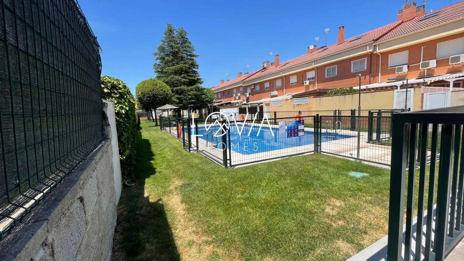 Chalet Adosado en urbanización con piscina en Parla - Foto 31