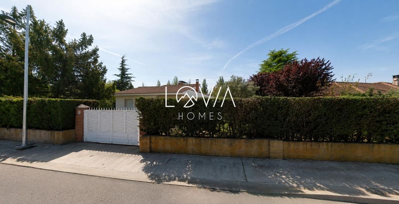 Chalet Independiente en venta Valencia De Don Juan, León. Ref: 3228. LOVIA HOMES