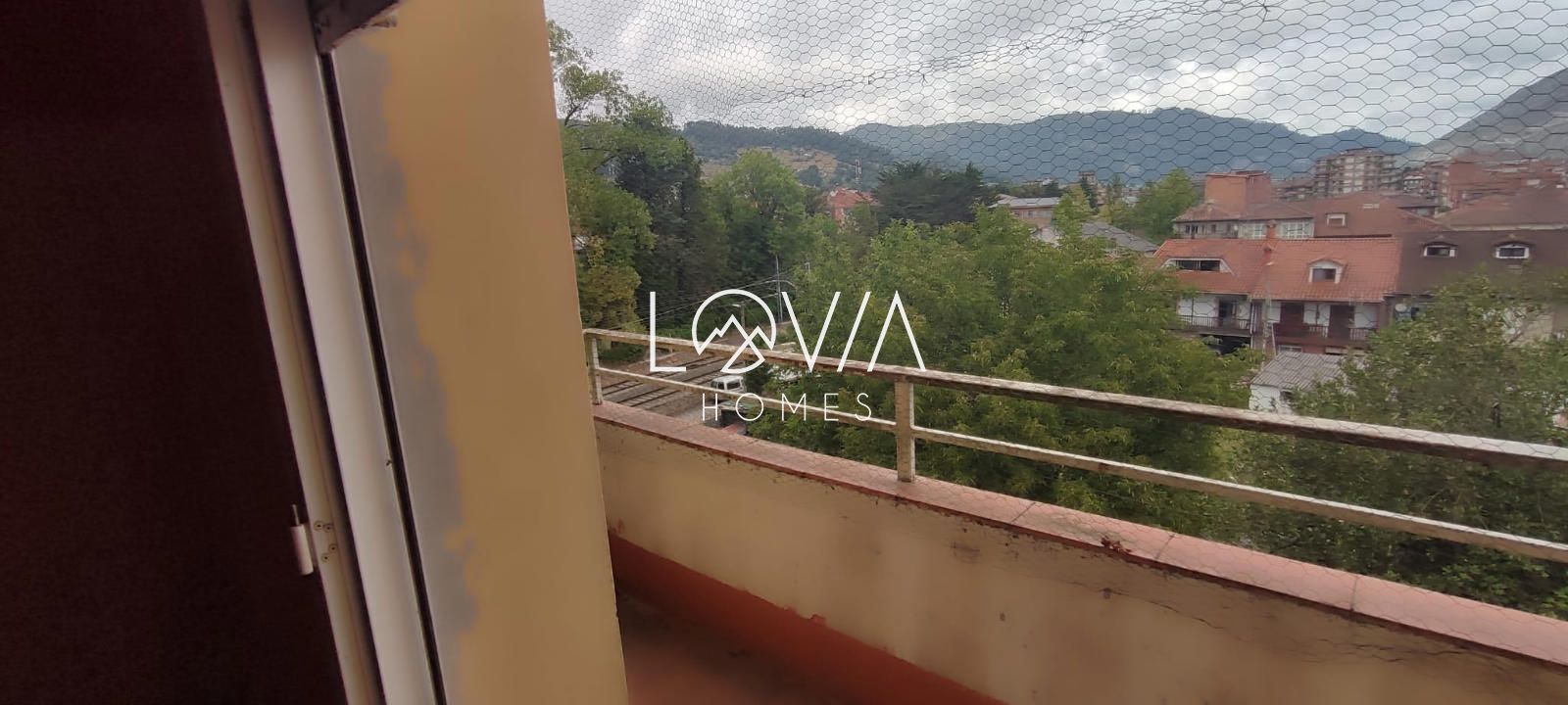 BALCON (1) - Oportunidad: Piso para reformar en Los Corrales de Buelna