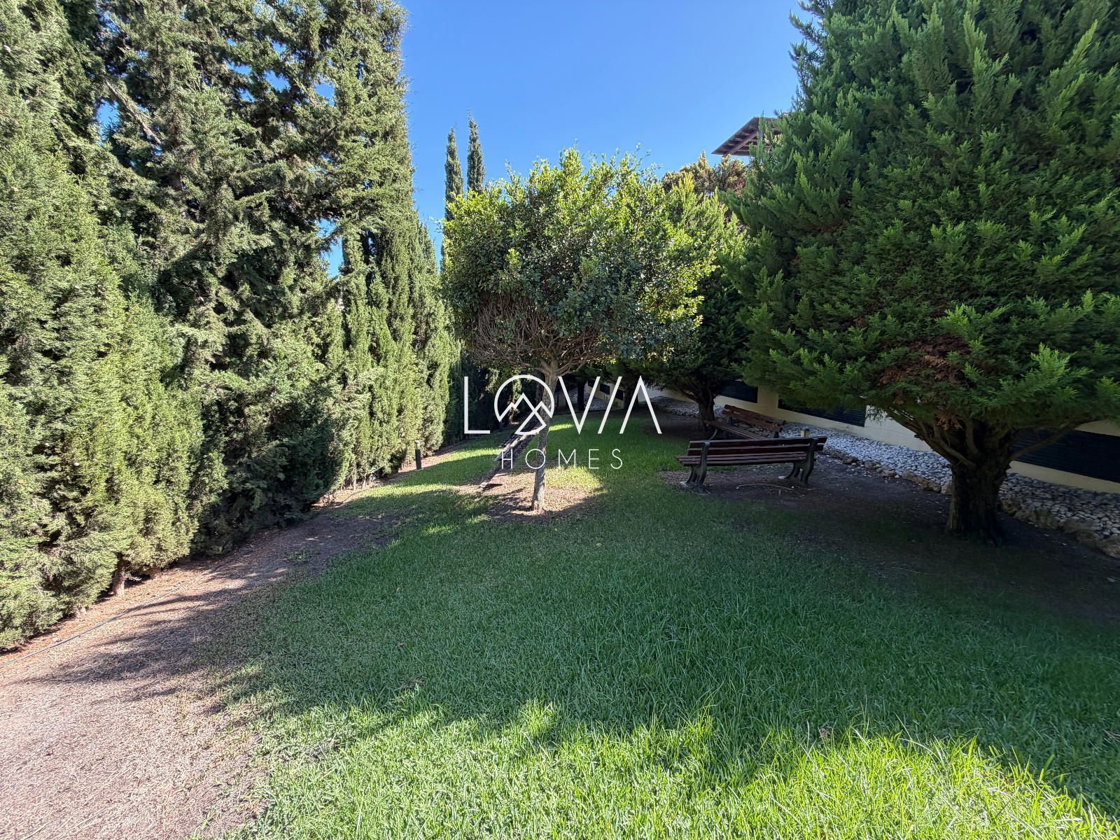 CHALET PAREADO EN UNA DE LAS MEJORES ZONAS DE MÁLAGA - Foto 3