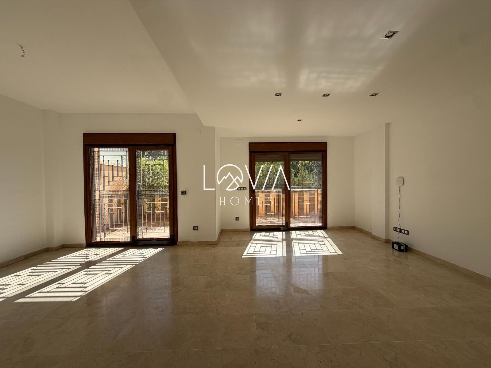 CHALET PAREADO EN UNA DE LAS MEJORES ZONAS DE MÁLAGA - Foto 4