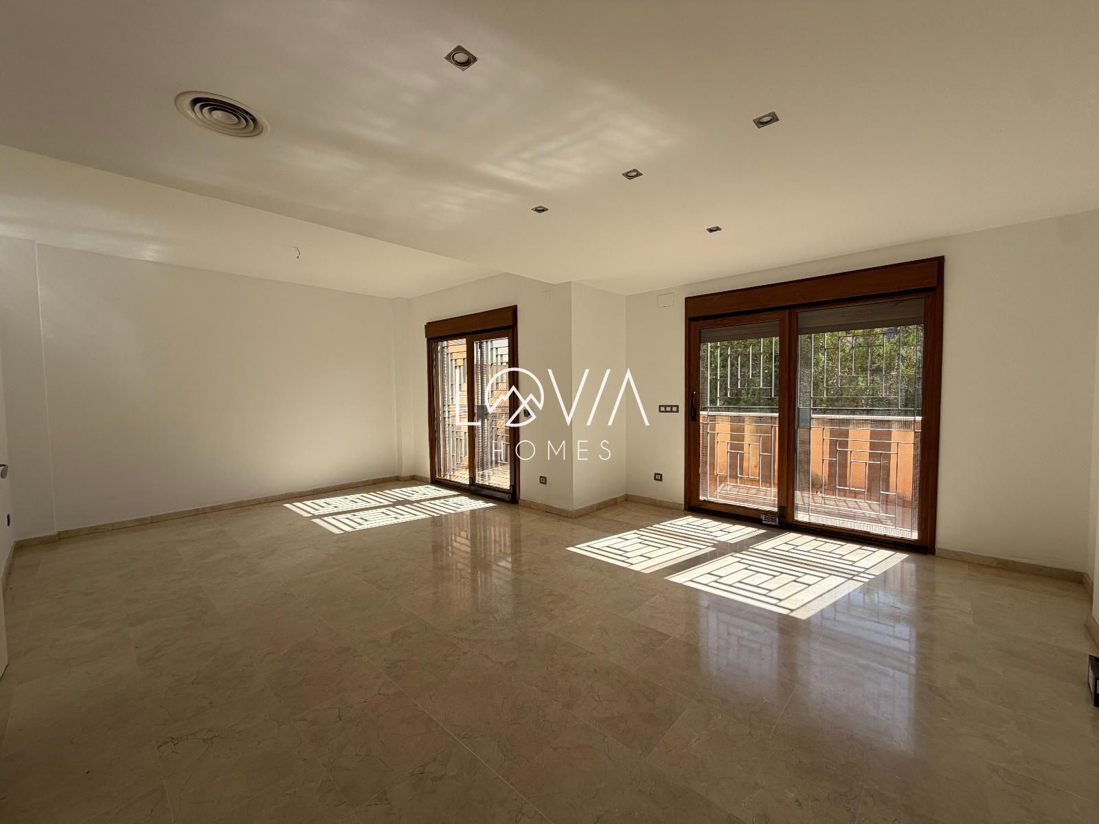 CHALET PAREADO EN UNA DE LAS MEJORES ZONAS DE MÁLAGA - Foto 5