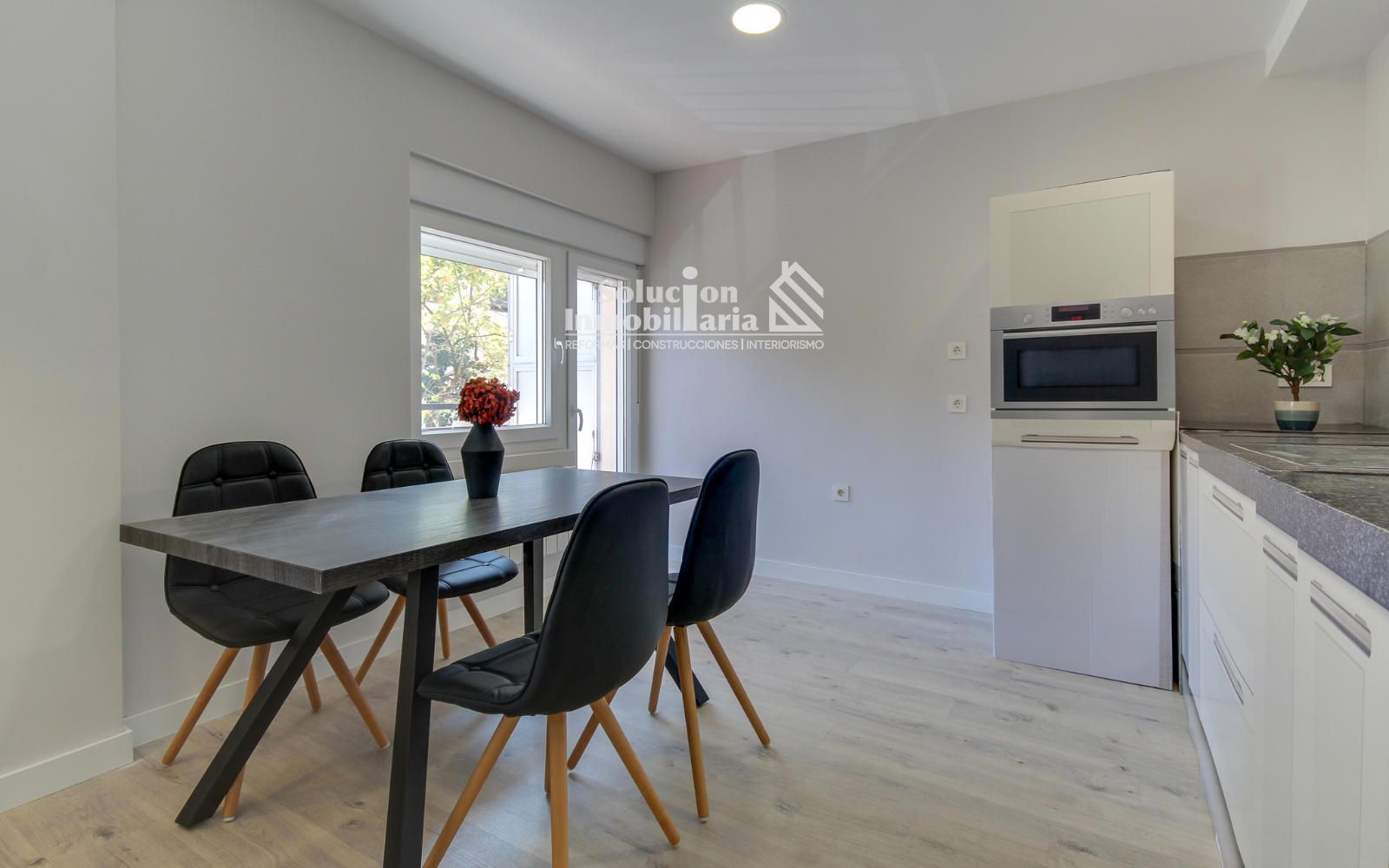 🏡 Piso totalmente reformado con calidades premium en Avenida de Portugal - Foto 4