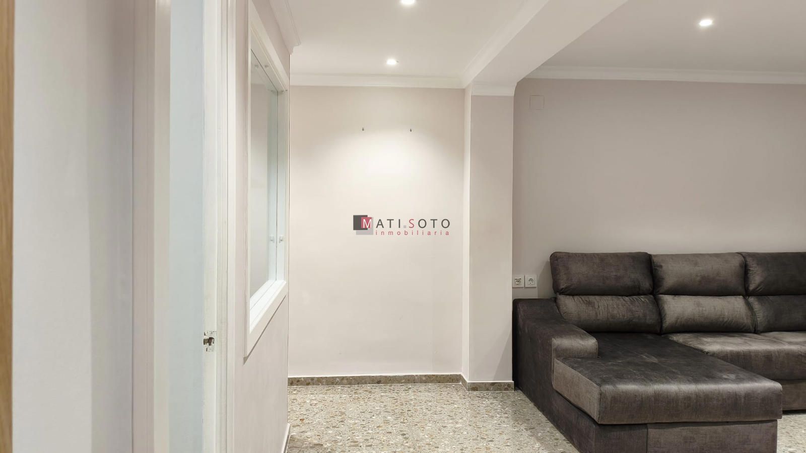Salón y pasillo - Piso en  Alquiler Carlet, Calle Dr Amalio Vanaclocha.
