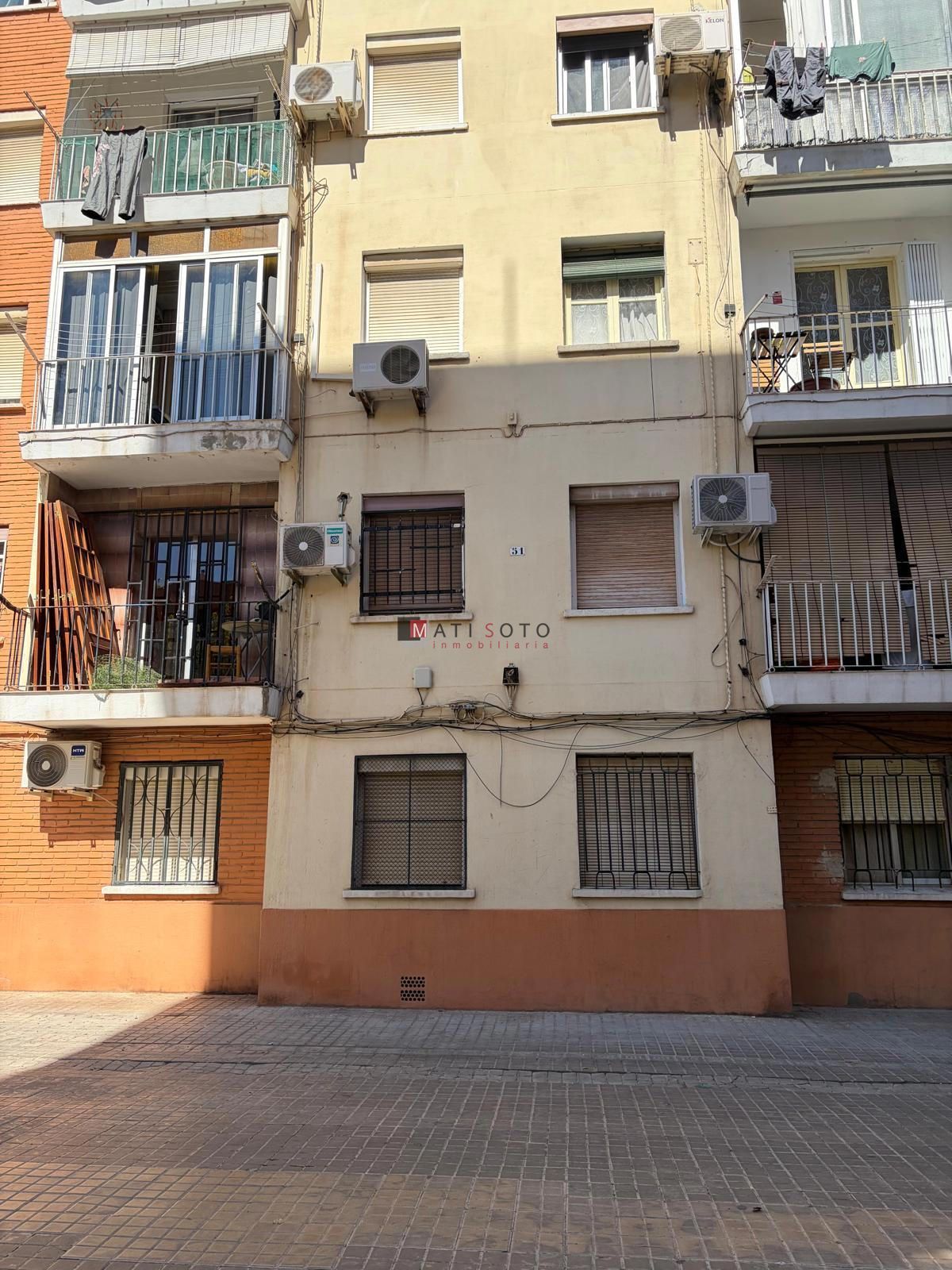 AMPLIO PISO DE 4 HABITACIONES CON GARAJE EN AVENIDA TRES CRUCES! - Foto 2