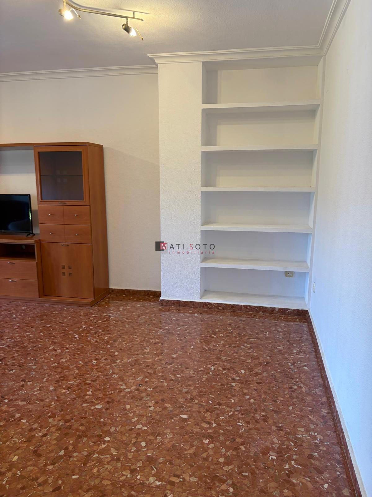 AMPLIO PISO DE 4 HABITACIONES CON GARAJE EN AVENIDA TRES CRUCES! - Foto 5