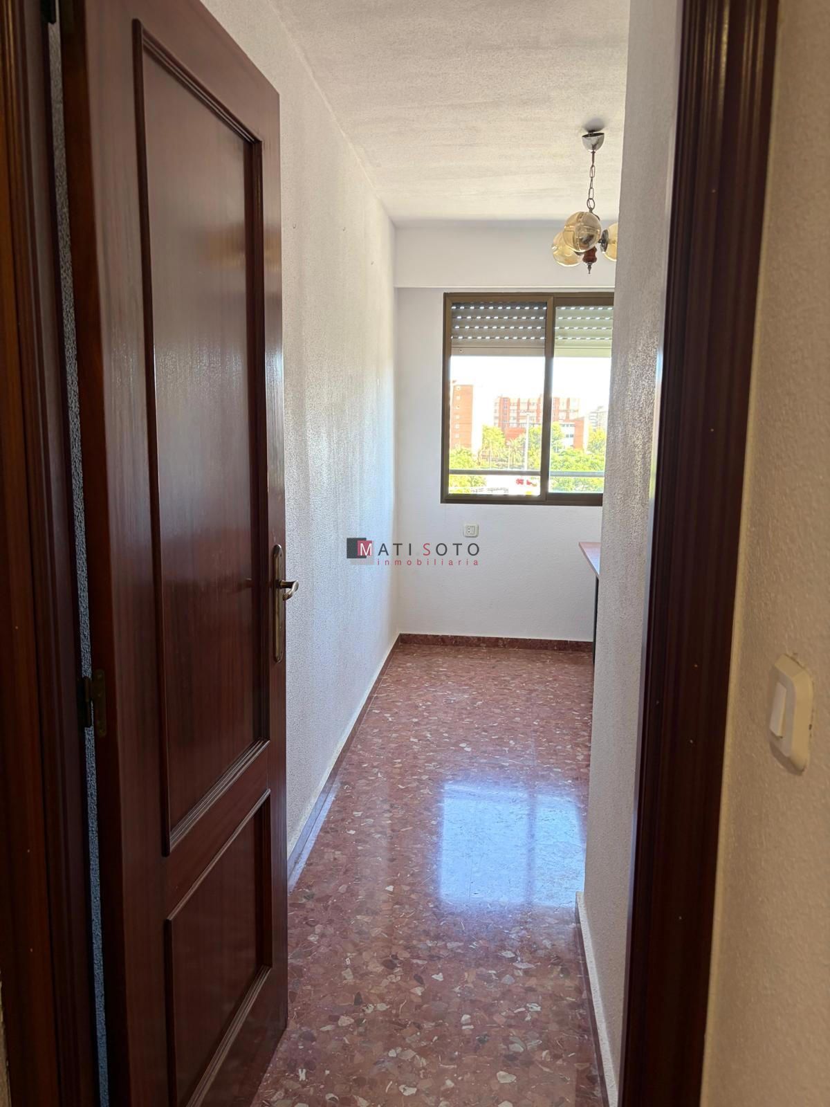 AMPLIO PISO DE 4 HABITACIONES CON GARAJE EN AVENIDA TRES CRUCES! - Foto 6