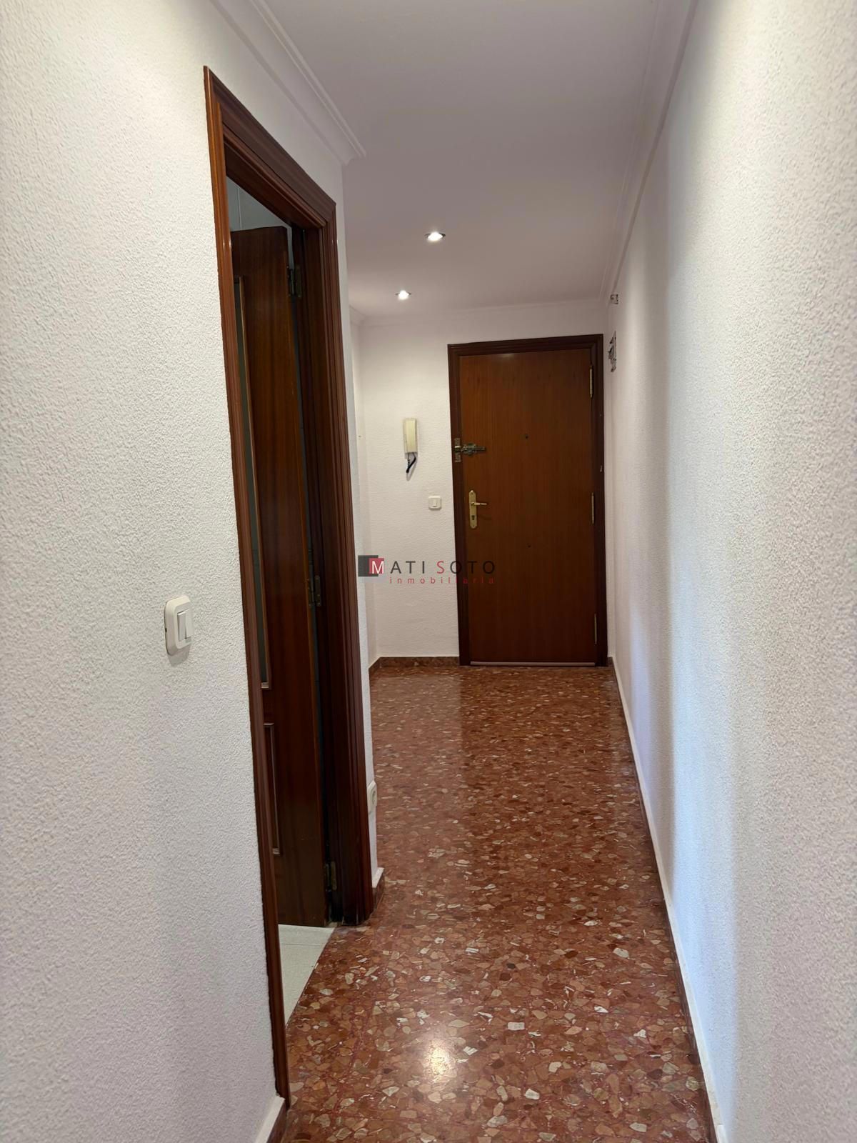 AMPLIO PISO DE 4 HABITACIONES CON GARAJE EN AVENIDA TRES CRUCES! - Foto 8