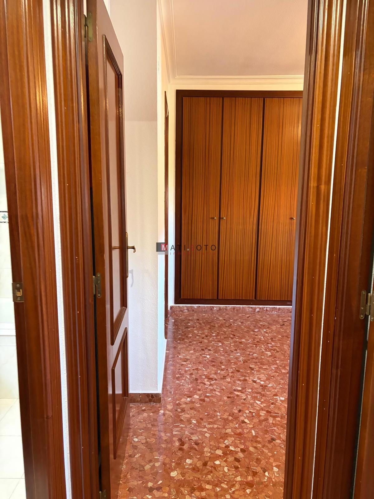 AMPLIO PISO DE 4 HABITACIONES CON GARAJE EN AVENIDA TRES CRUCES! - Foto 9