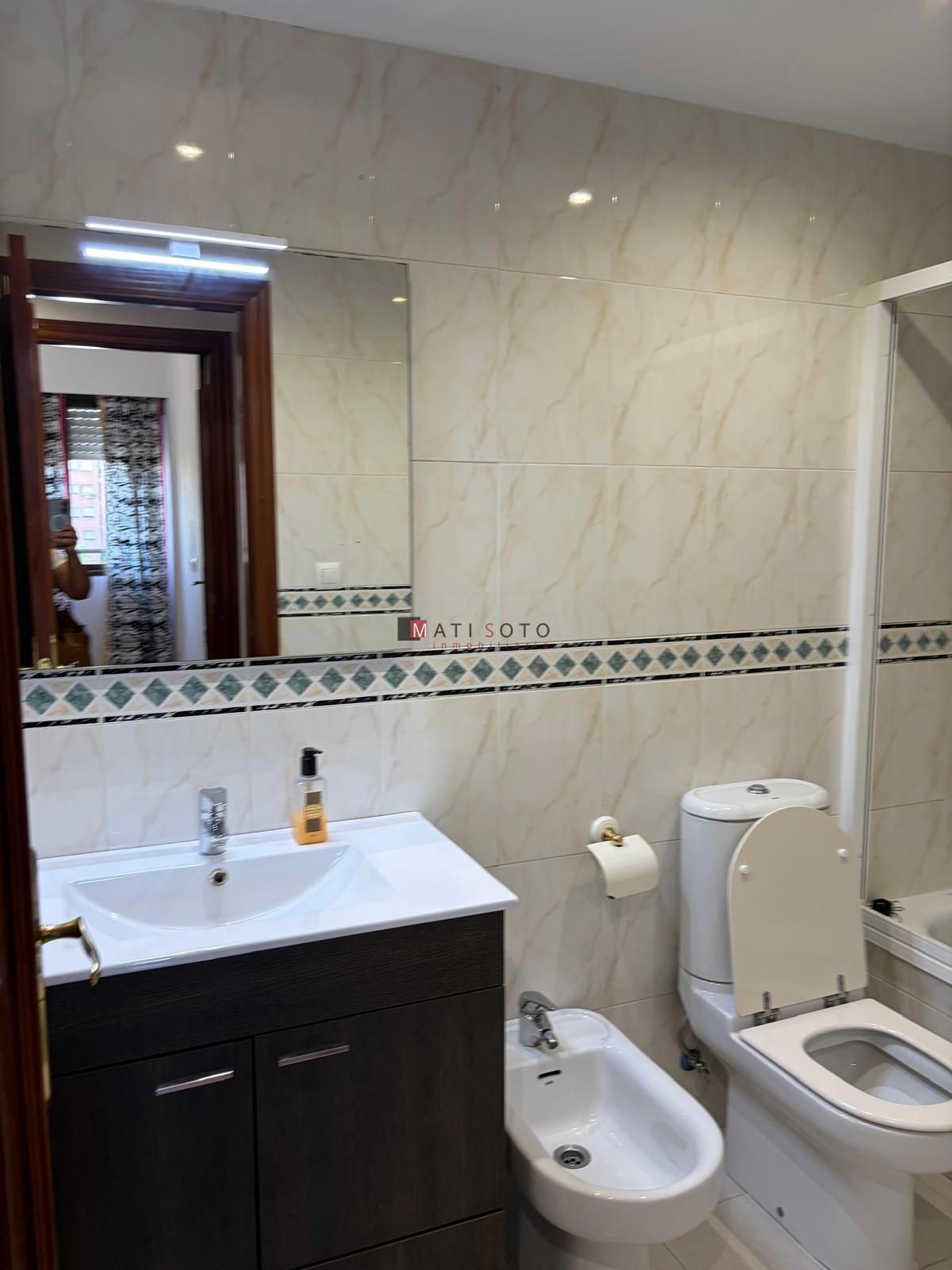 AMPLIO PISO DE 4 HABITACIONES CON GARAJE EN AVENIDA TRES CRUCES! - Foto 10