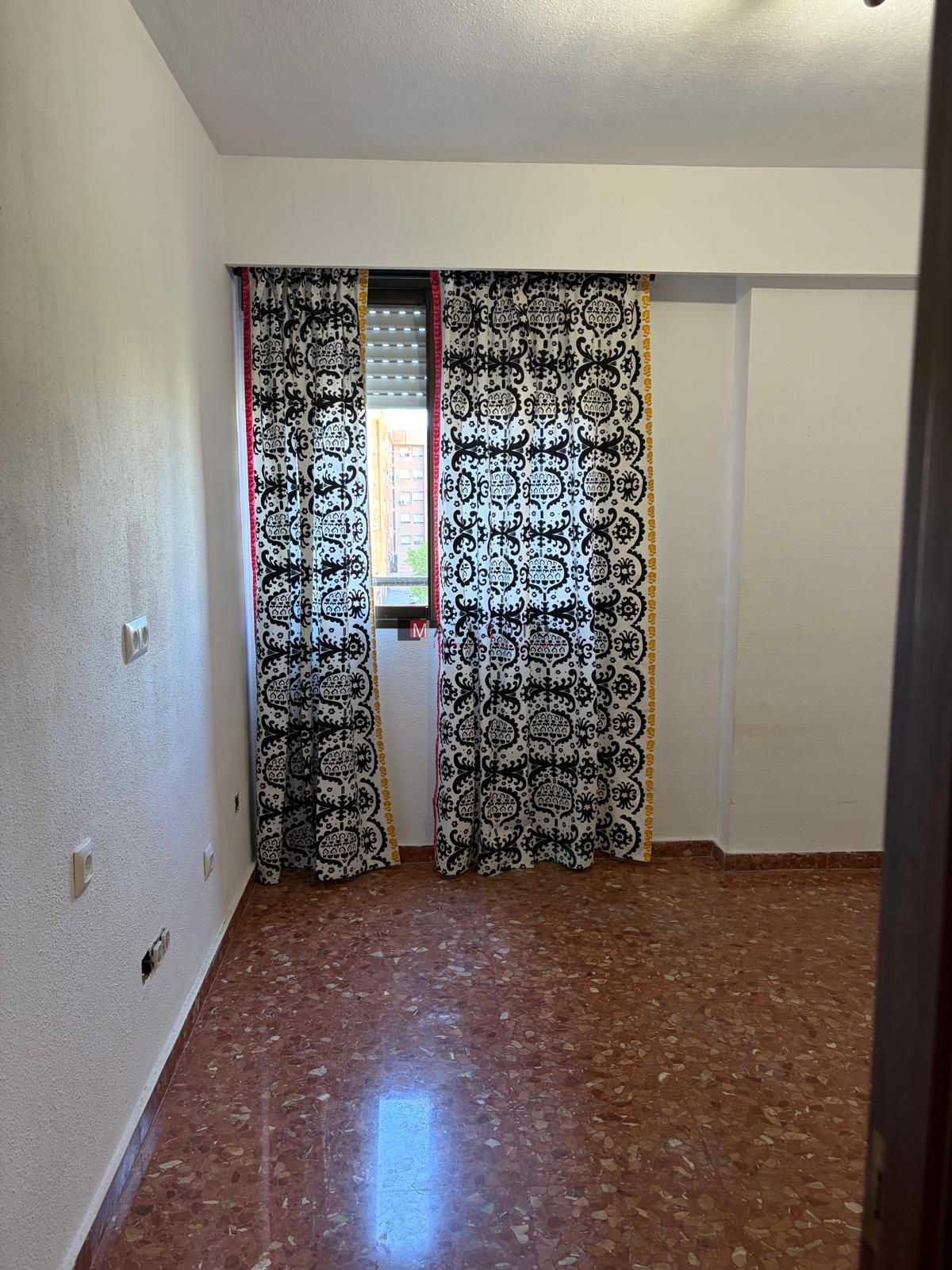 AMPLIO PISO DE 4 HABITACIONES CON GARAJE EN AVENIDA TRES CRUCES! - Foto 12