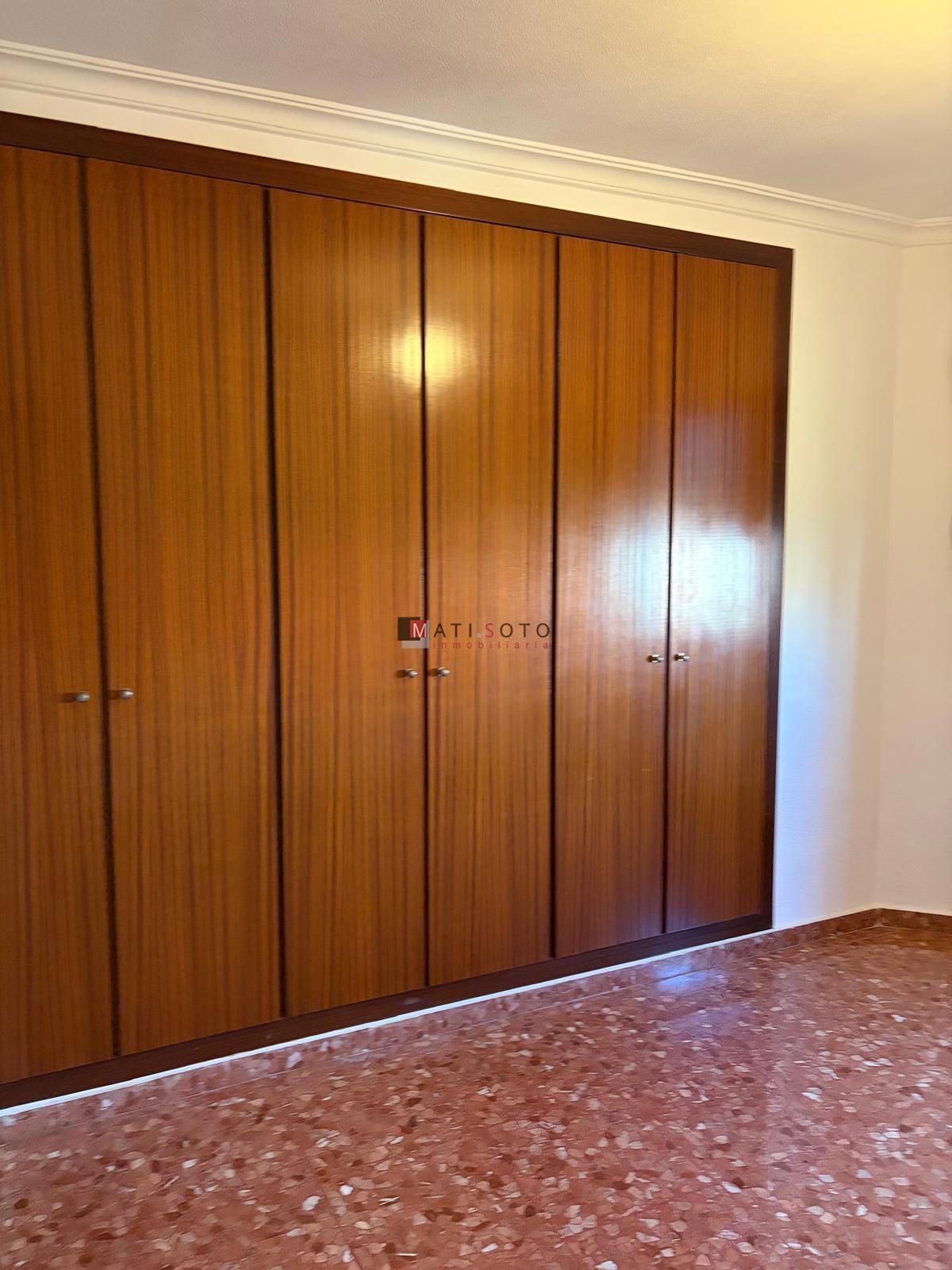 AMPLIO PISO DE 4 HABITACIONES CON GARAJE EN AVENIDA TRES CRUCES! - Foto 15
