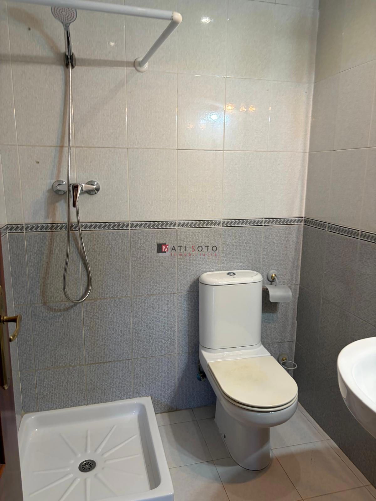 AMPLIO PISO DE 4 HABITACIONES CON GARAJE EN AVENIDA TRES CRUCES! - Foto 16